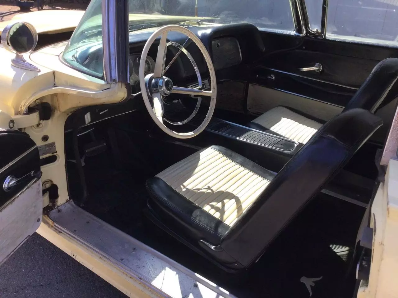 Ford Thunderbird 1957 года