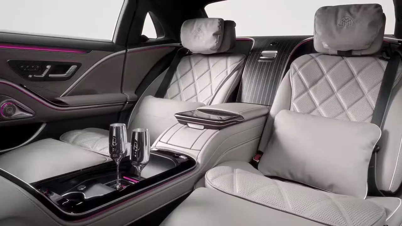 Салон 2025 Mercedes-Maybach S-Class