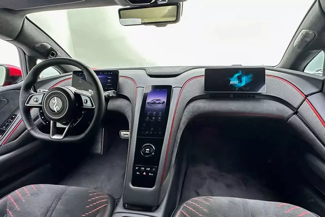 Интерьер YangWang U9. Фото Carnewschina.