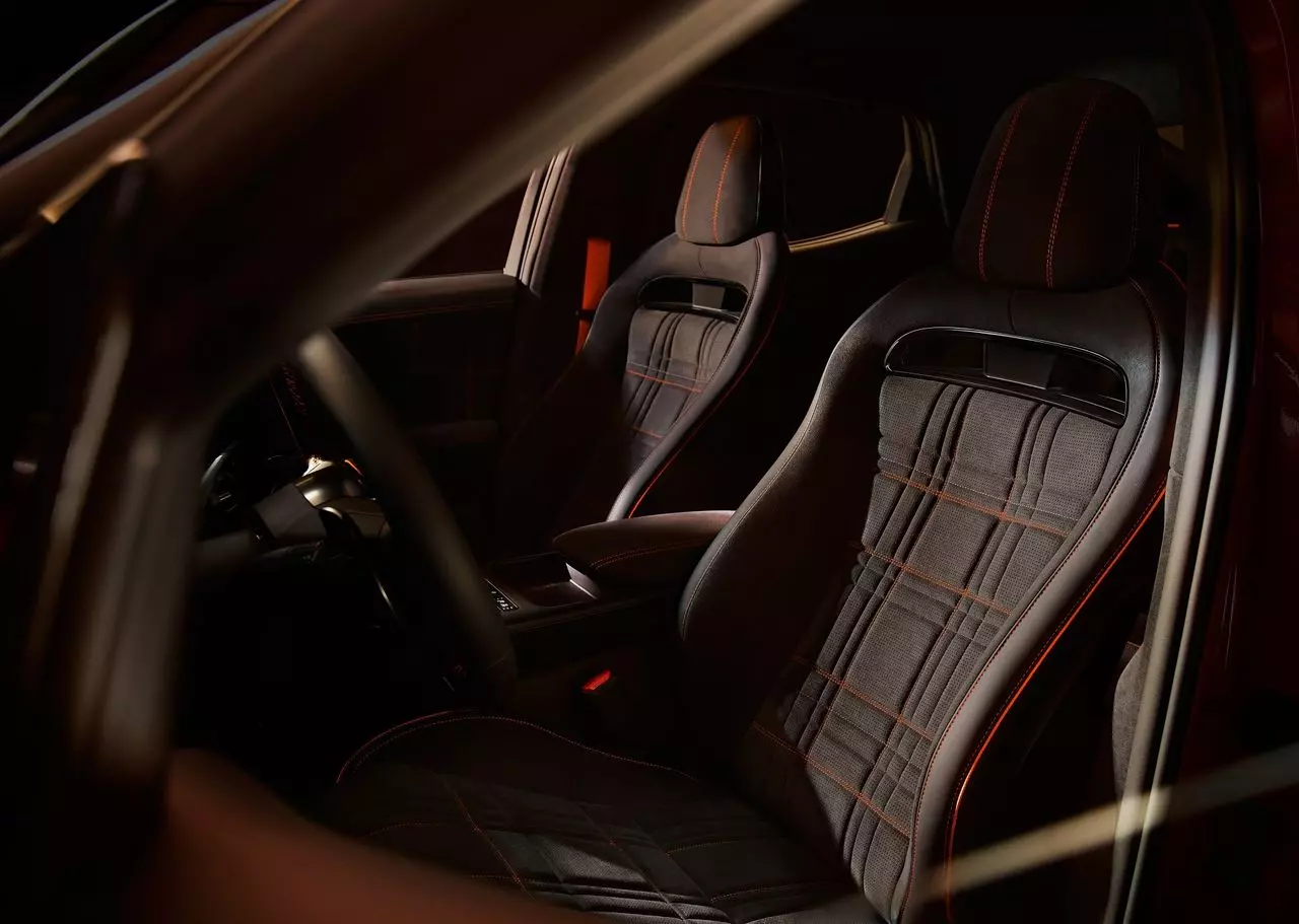 Интерьер Genesis GV60, спортивные кресла. Фото: Genesis.